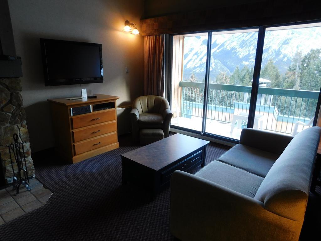 Douglas Fir Resort & Chalets Banff Bagian luar foto