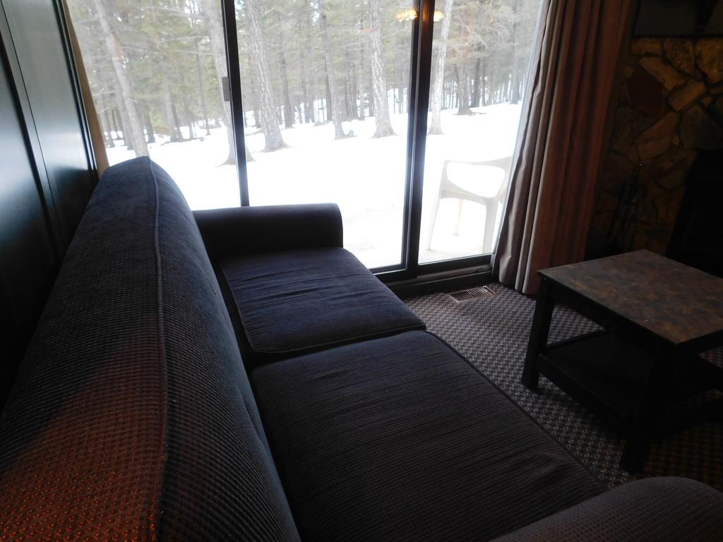 Douglas Fir Resort & Chalets Banff Bagian luar foto