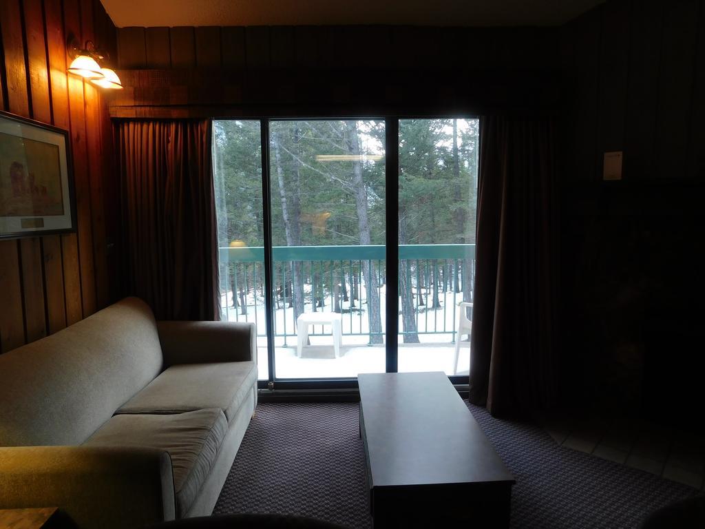 Douglas Fir Resort & Chalets Banff Bagian luar foto