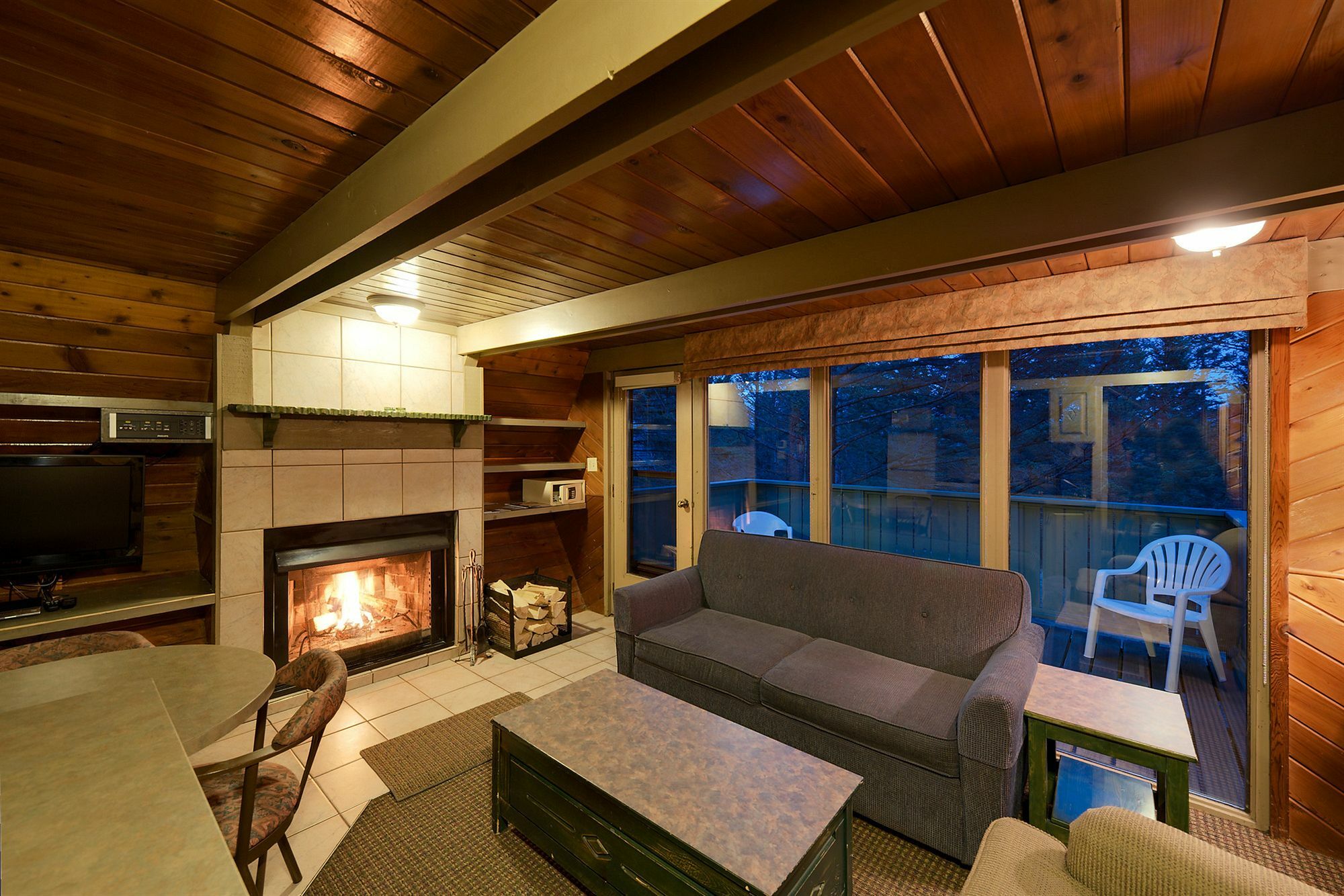 Douglas Fir Resort & Chalets Banff Bagian luar foto